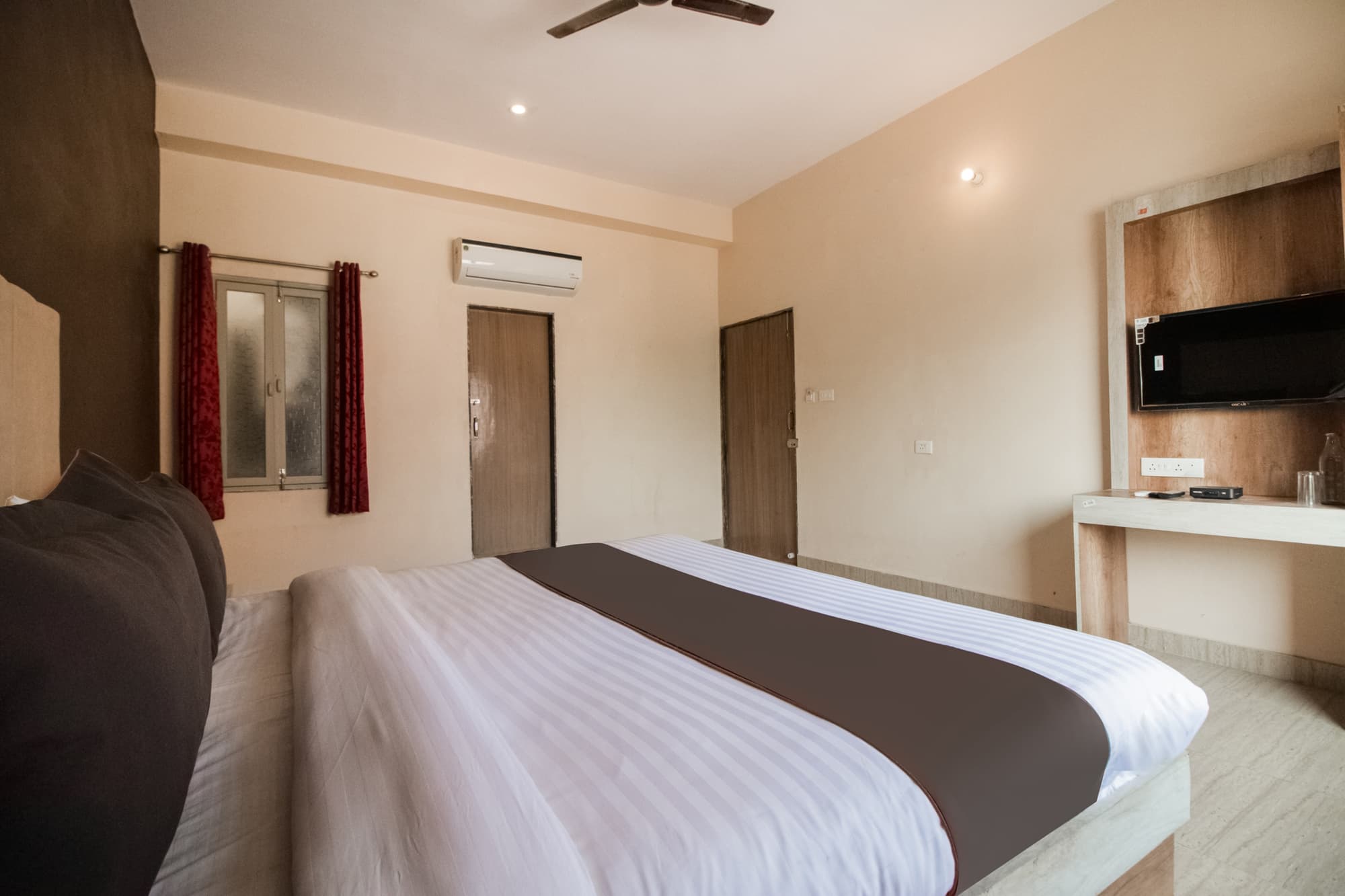 Collection O 76042 Hotel Rk Heights And Banquets