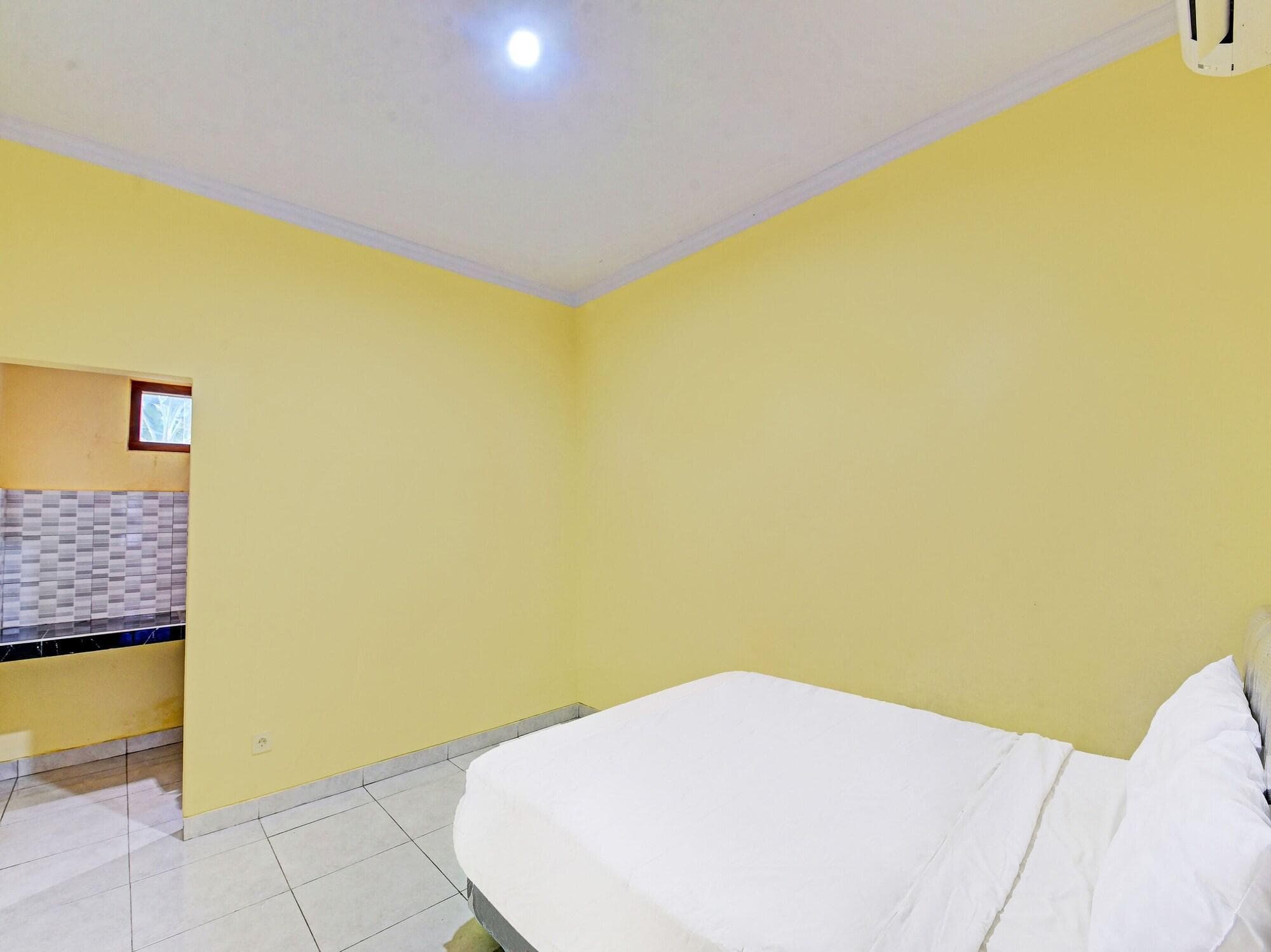 OYO 90823 Casa Jupiter Shine