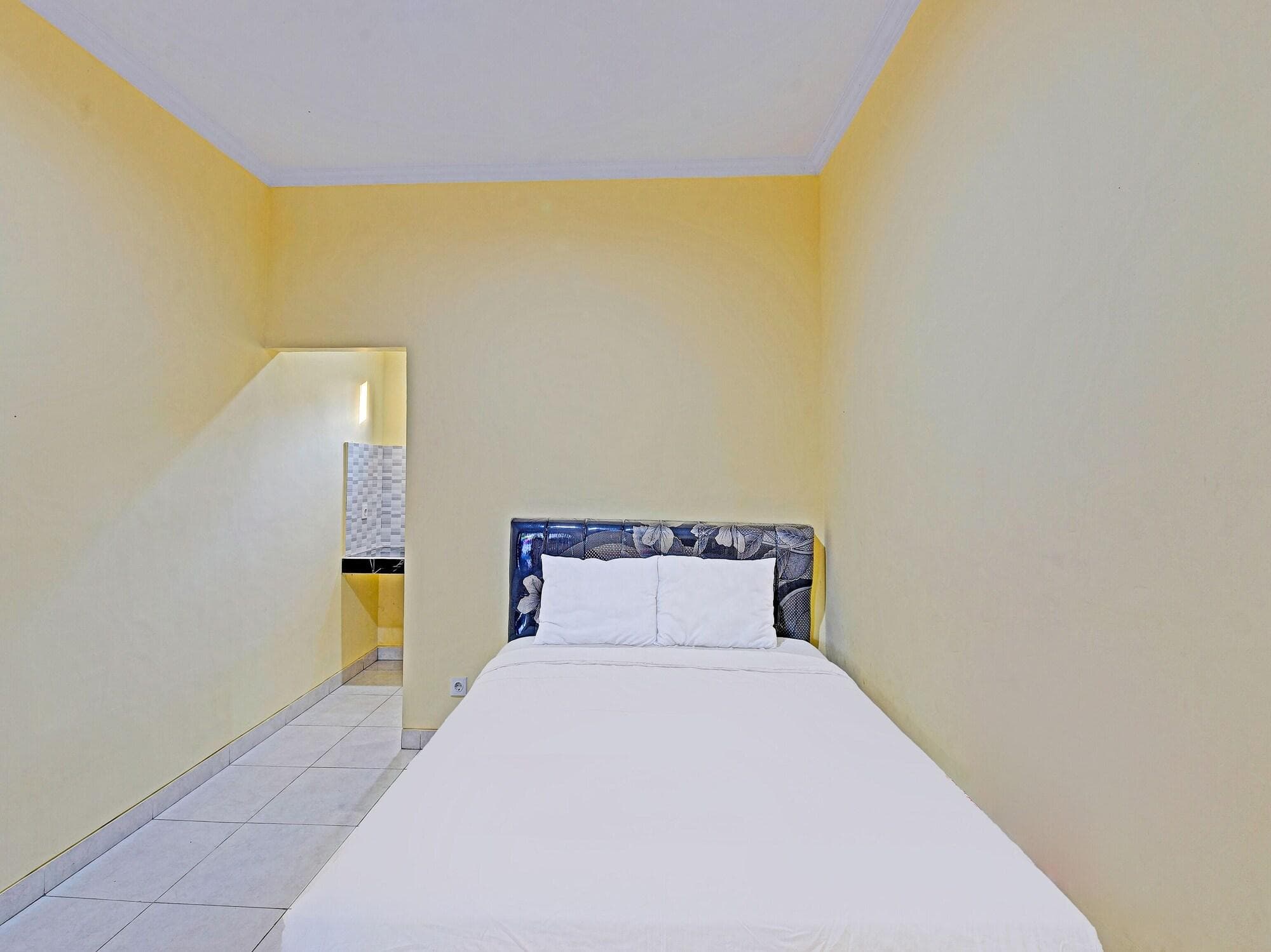 OYO 90823 Casa Jupiter Shine