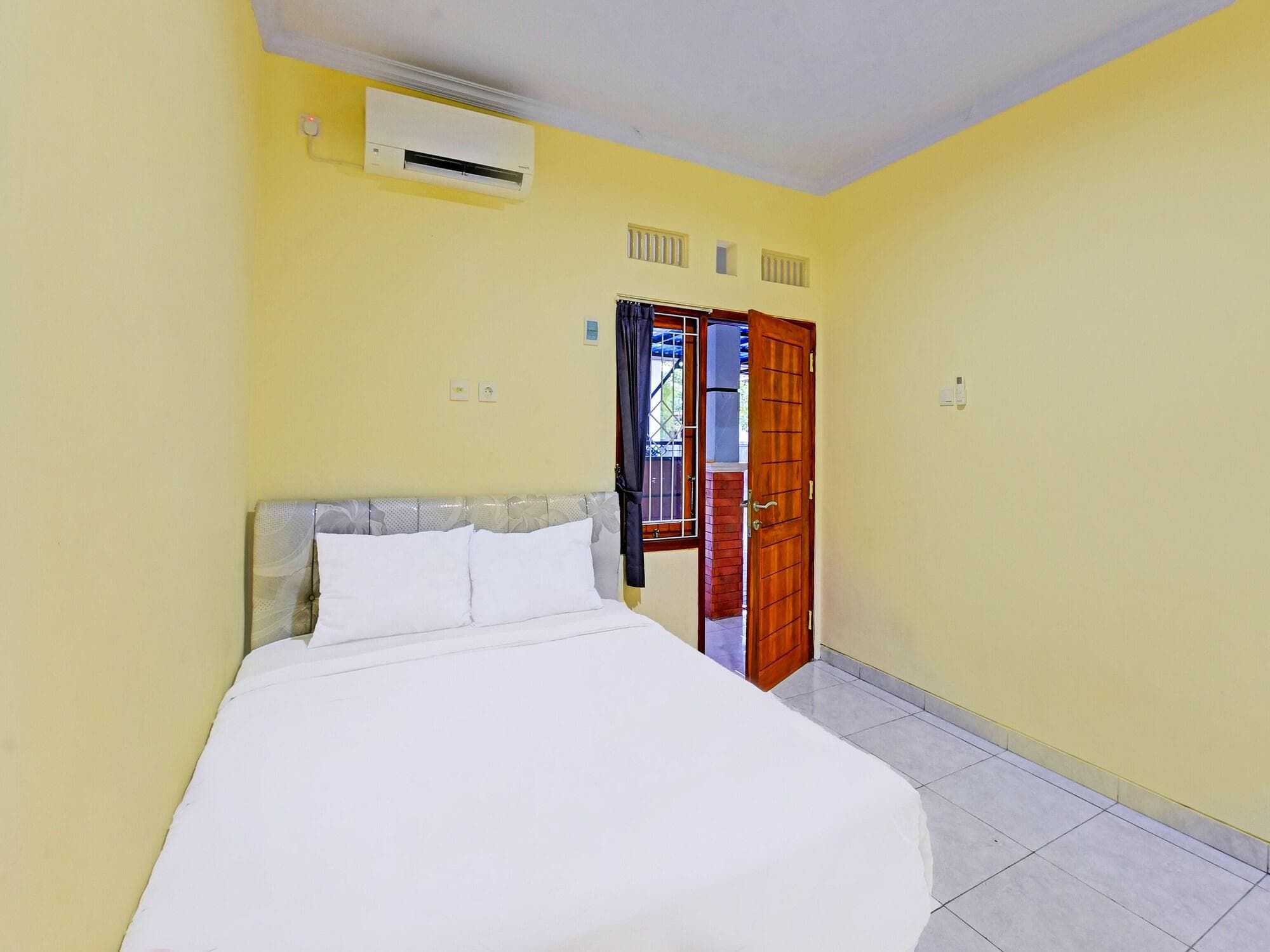 OYO 90823 Casa Jupiter Shine