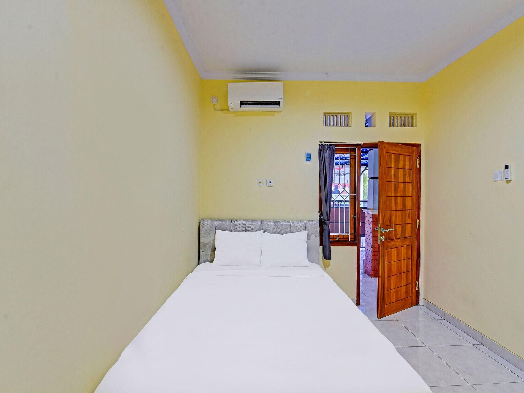 OYO 90823 Casa Jupiter Shine