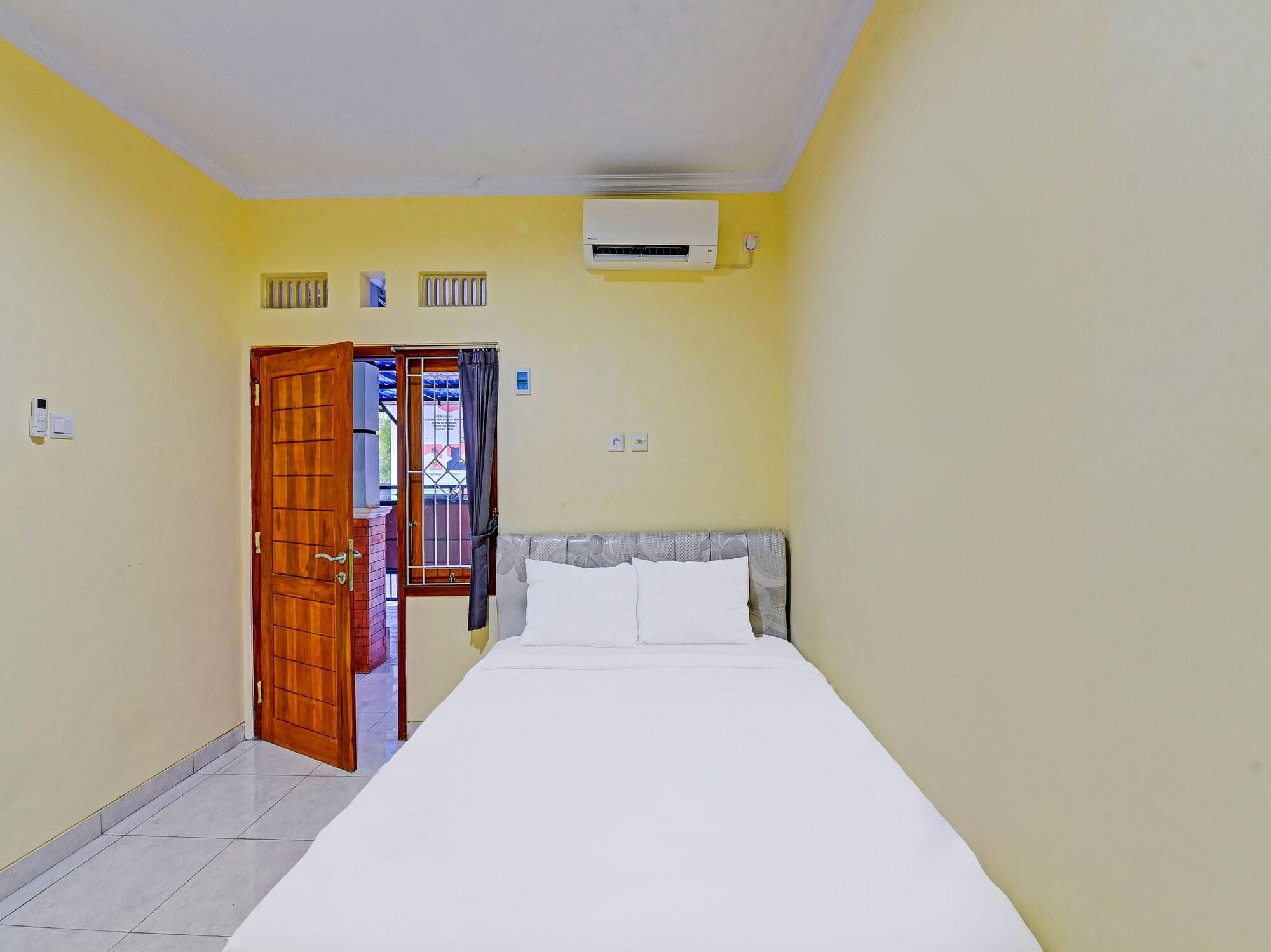 OYO 90823 Casa Jupiter Shine