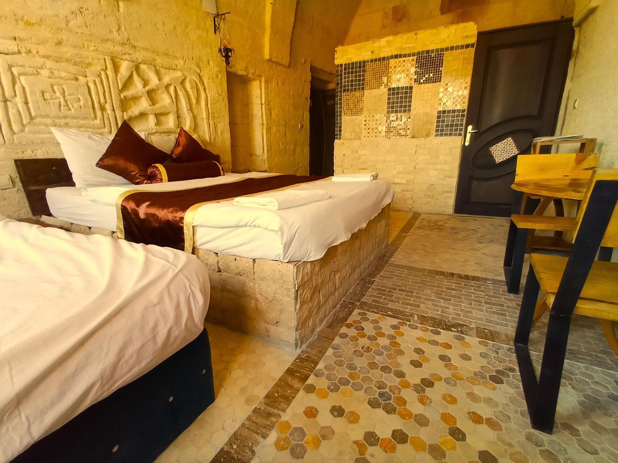 Stone Age Hotel, Room