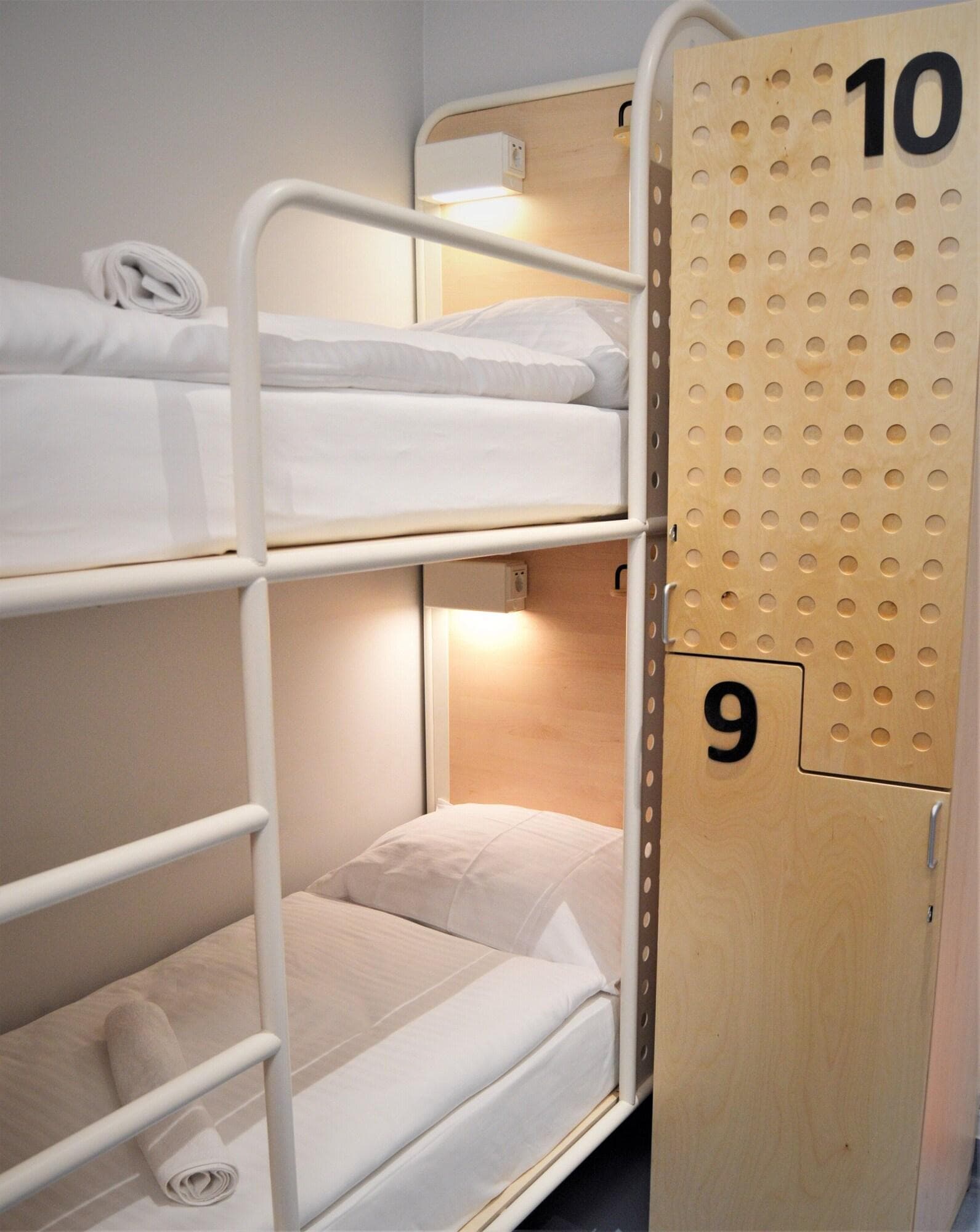 Maverick Athenaeum, Room