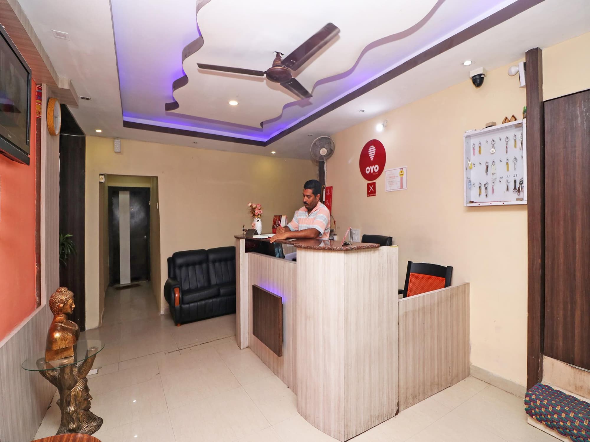 1764 Hotel Maruti Lodging