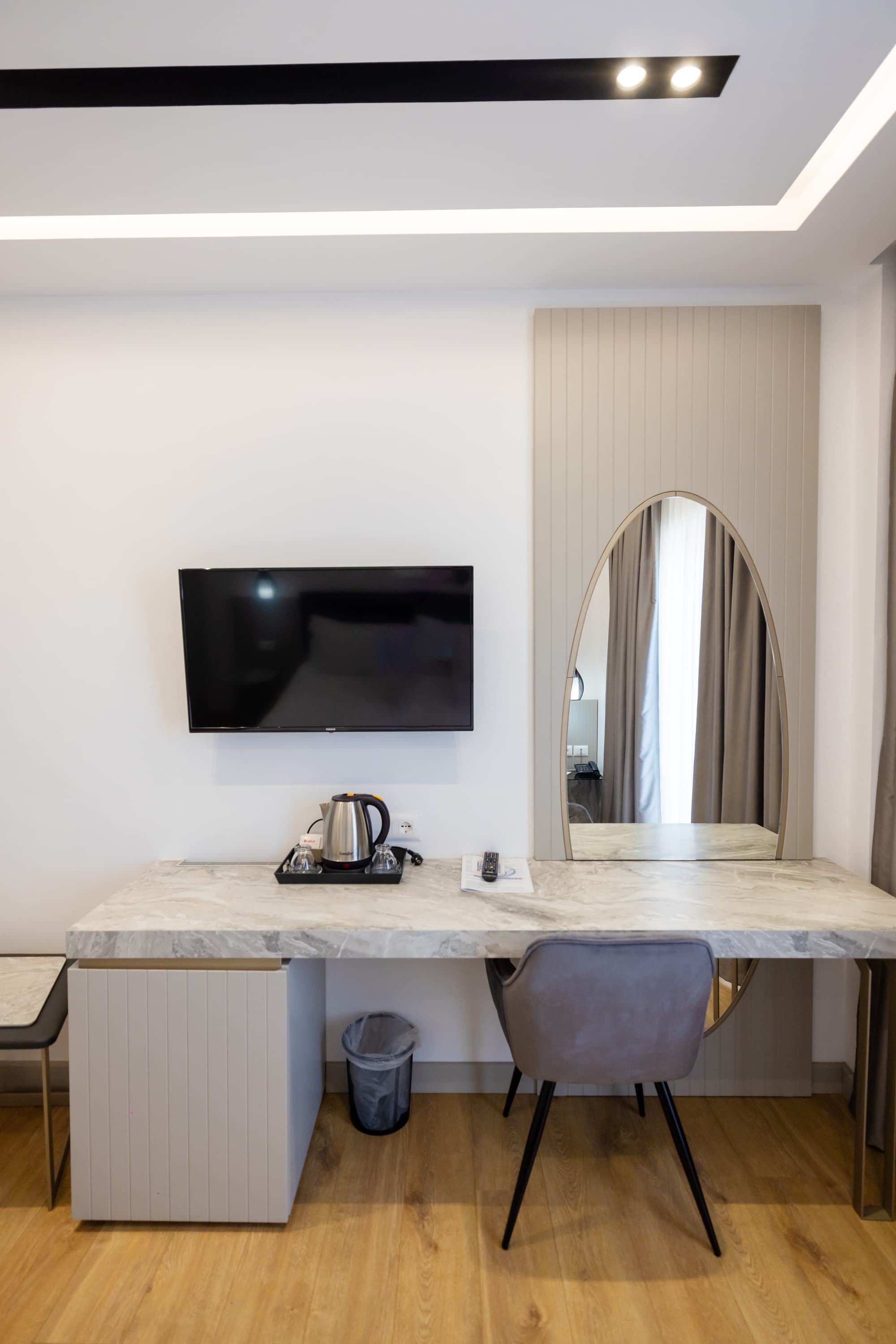Chimaera Hotel