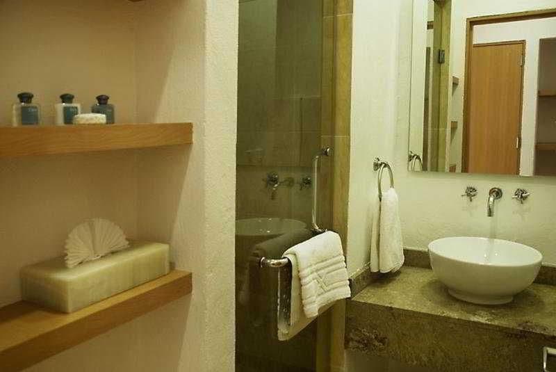 La Isla Huatulco & Beach Club