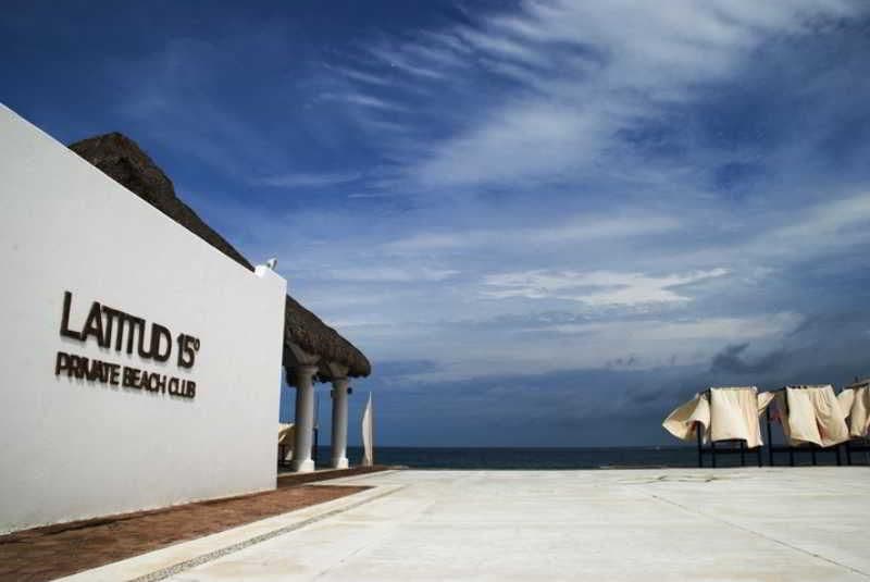 La Isla Huatulco & Beach Club