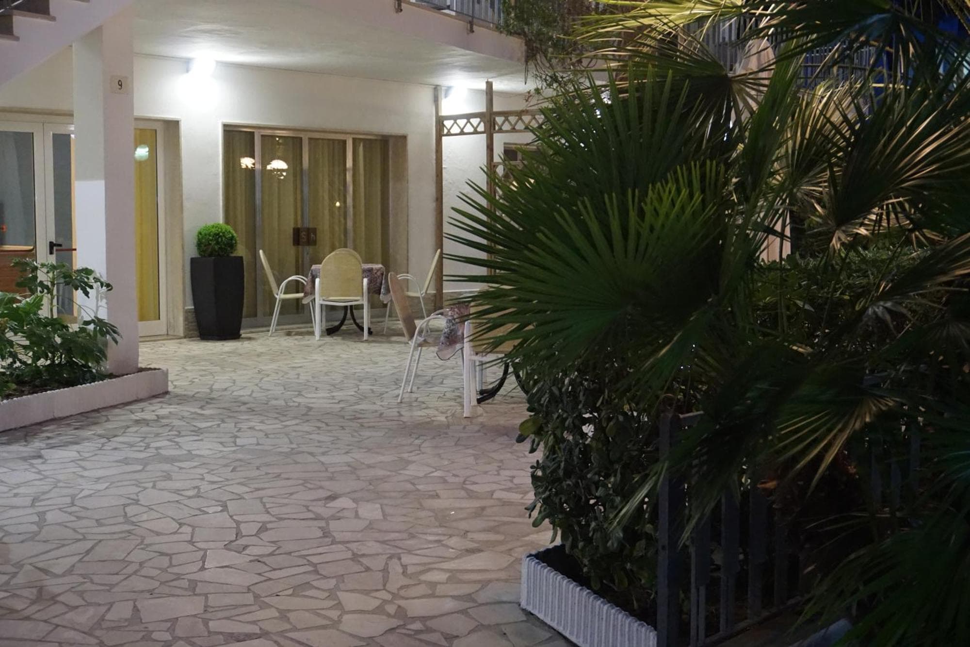 Hotel Sayonara