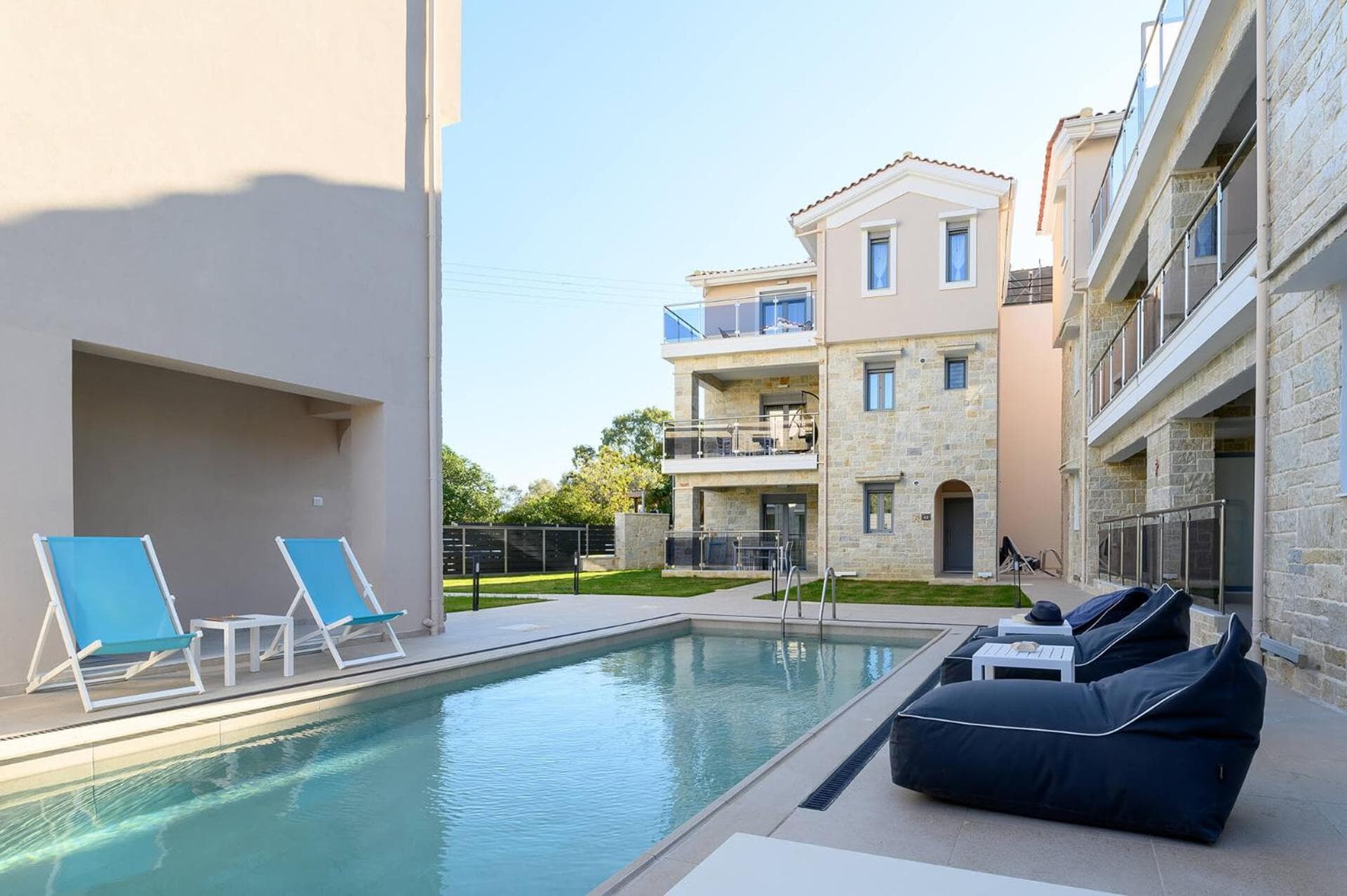 Momento Luxury Apartments walking distance from the beach