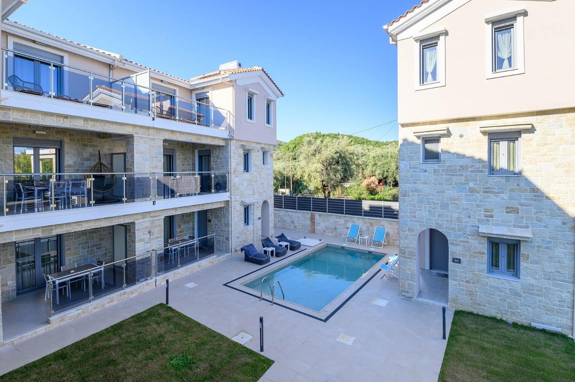 Momento Luxury Apartments walking distance from the beach