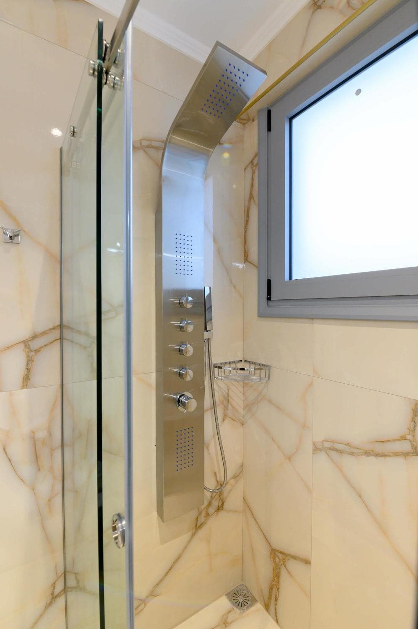 Momento Luxury Apartments walking distance from the beach