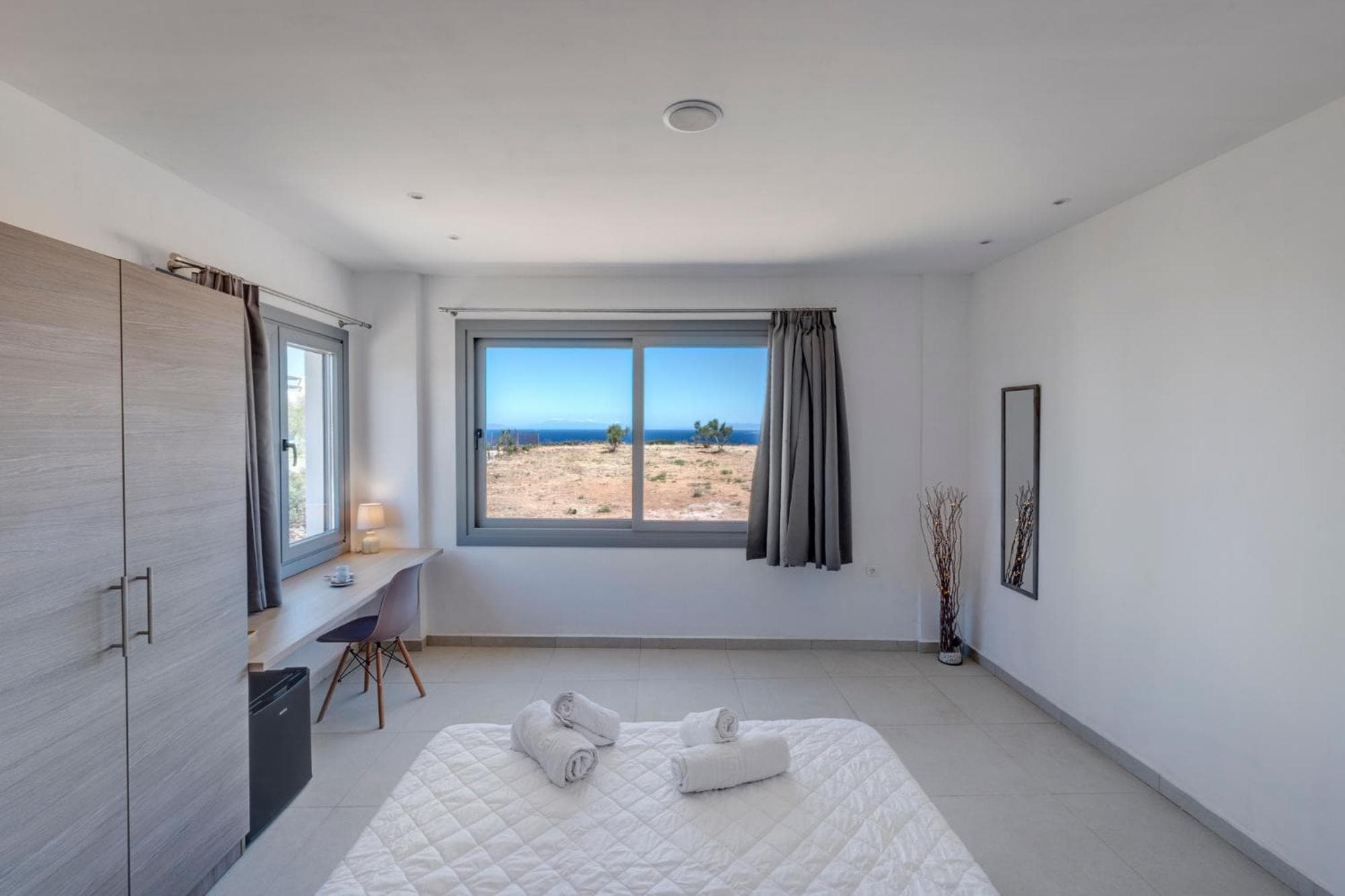 Chrysonisos Suites with Sunset & Seaviews near Kini