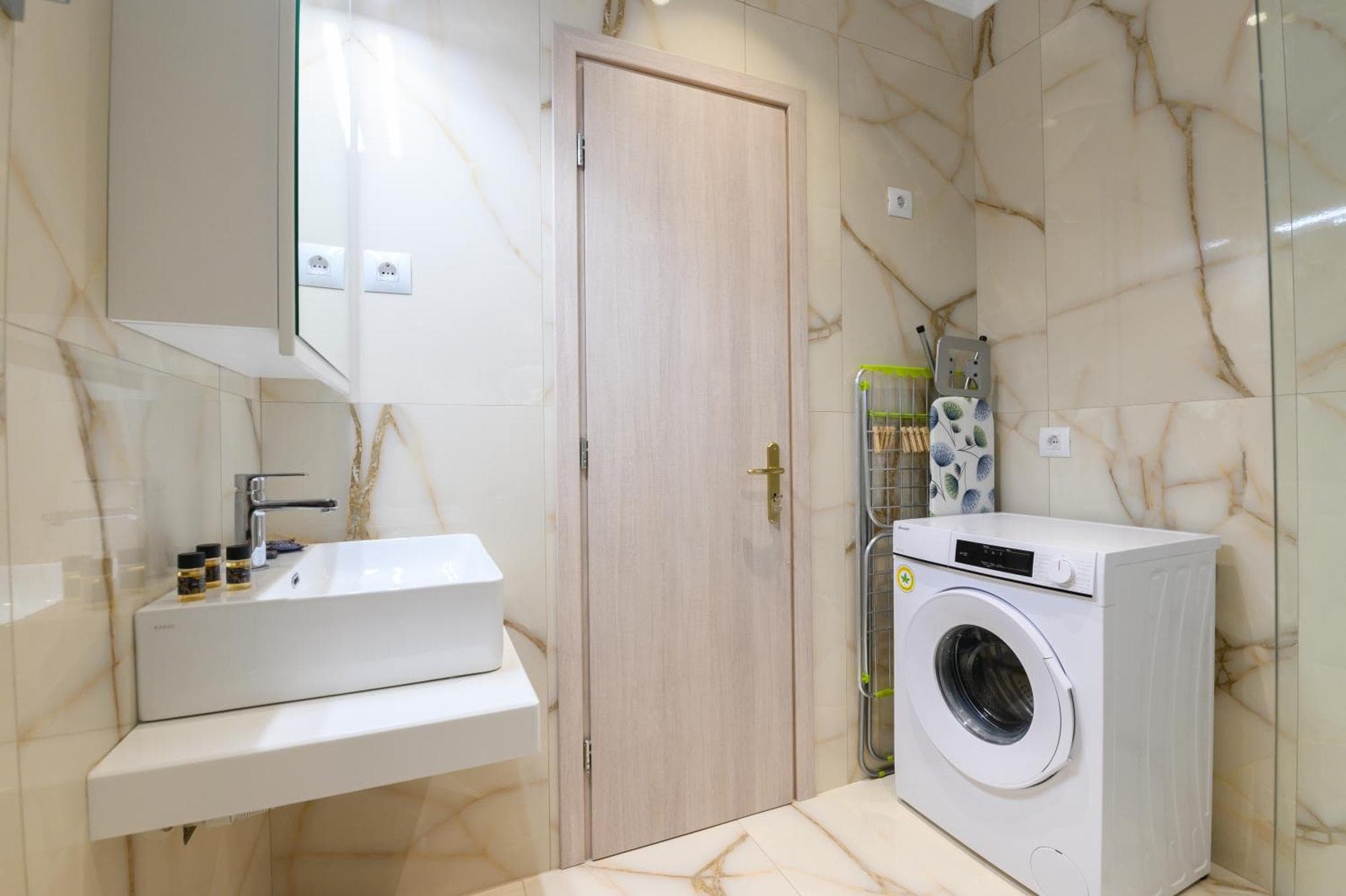 Momento Luxury Apartments walking distance from the beach