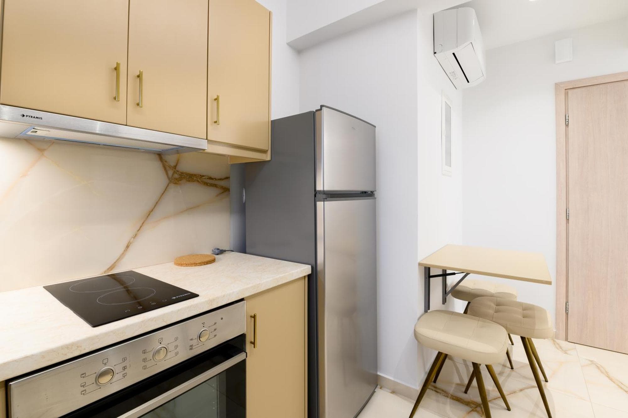 Momento Luxury Apartments walking distance from the beach