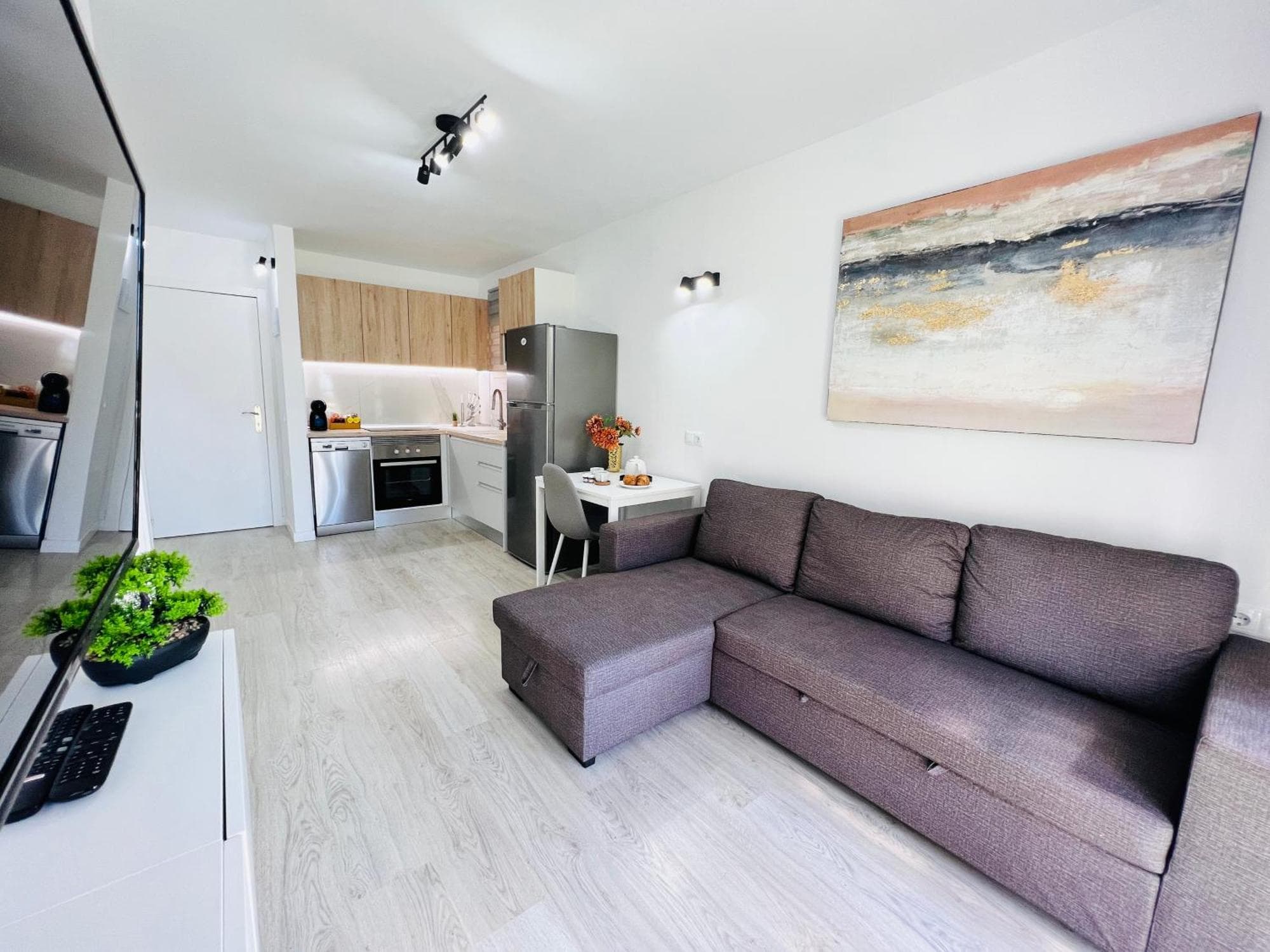 Romantic Apartment in Windsor Park