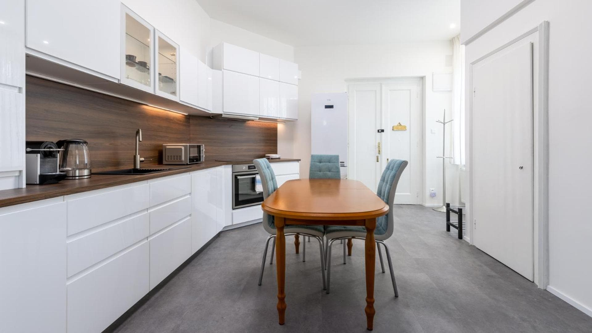 Palisady Charm - Stylish High Ceiling, Downtown, Parking