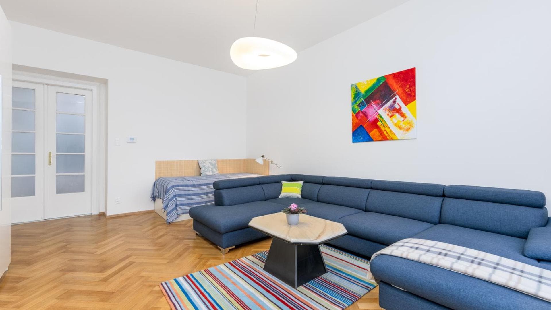 Palisady Charm - Stylish High Ceiling, Downtown, Parking