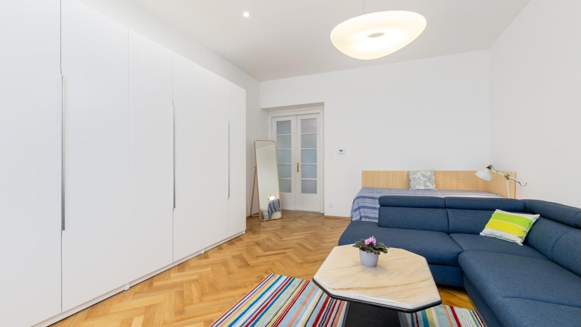 Palisady Charm - Stylish High Ceiling, Downtown, Parking