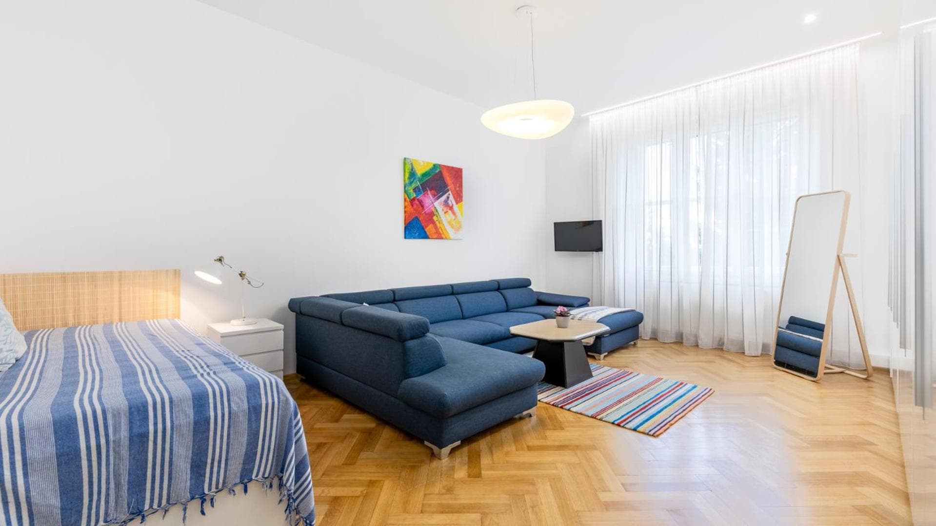 Palisady Charm - Stylish High Ceiling, Downtown, Parking