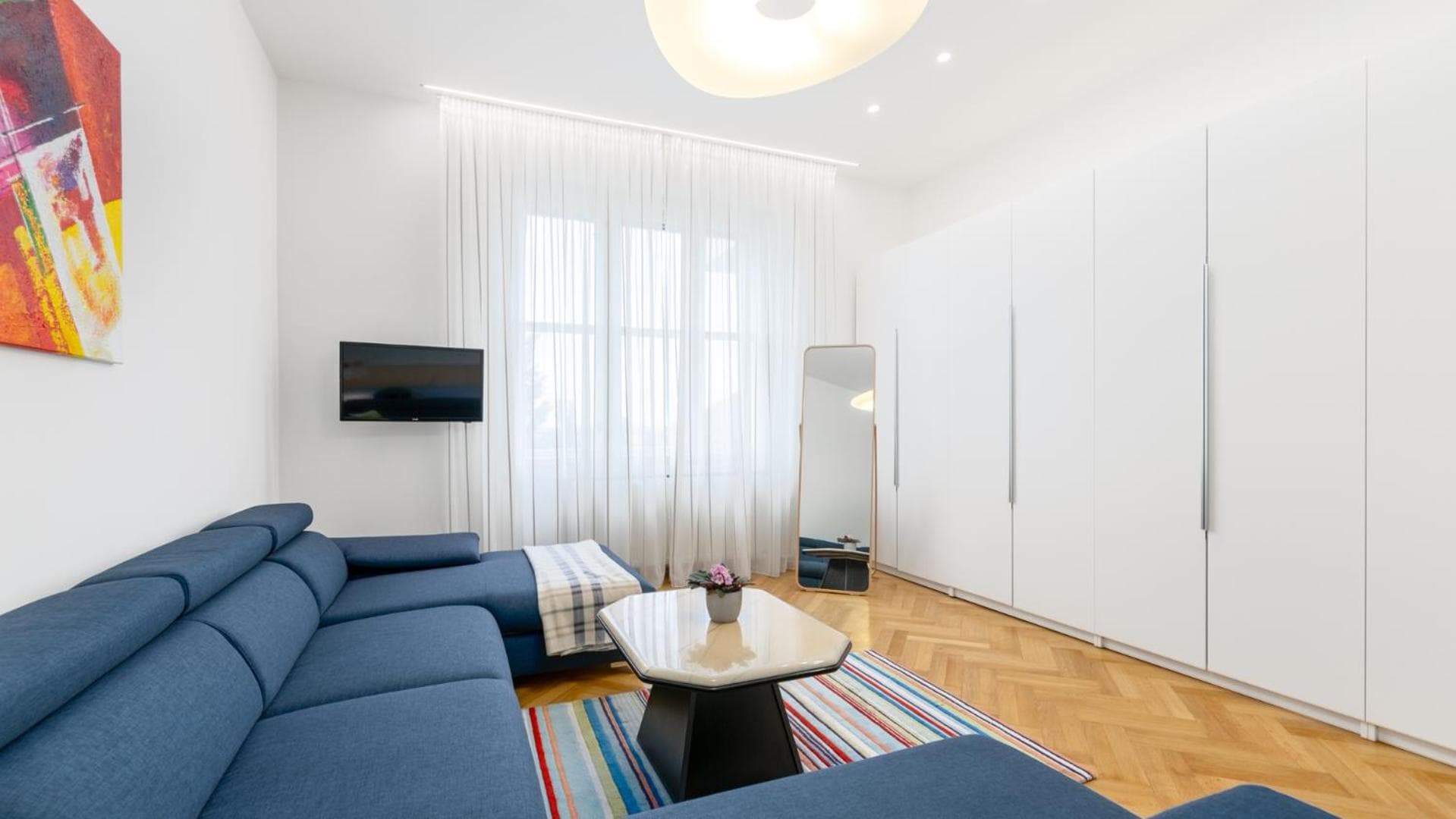 Palisady Charm - Stylish High Ceiling, Downtown, Parking