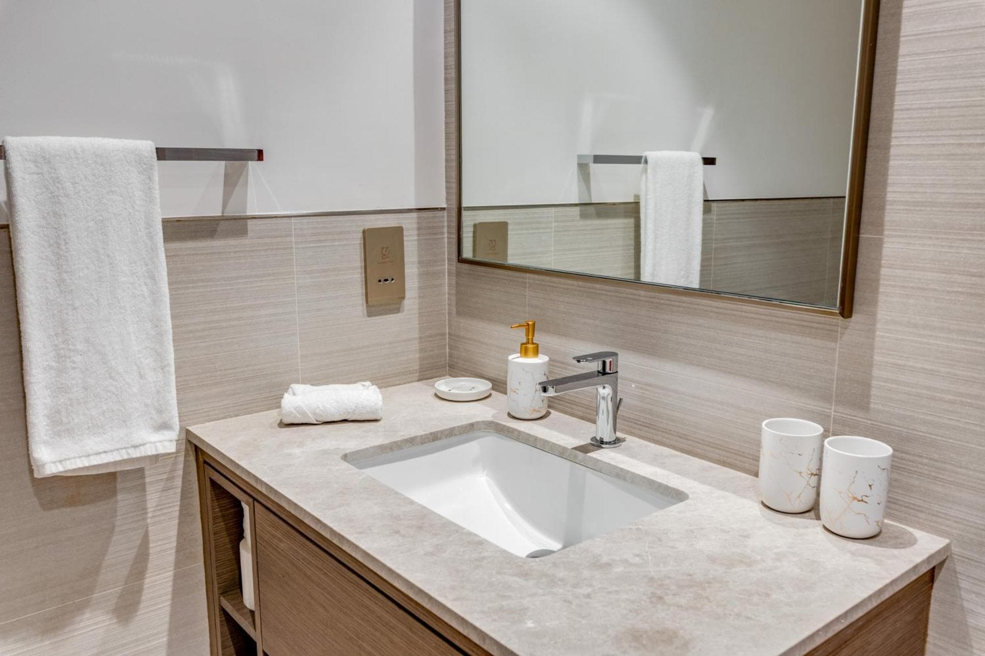 Knokey Luxury 1BR Apartments - 5 min walk to Burj Khalifa & Dubai Mall & Dubai Fountain