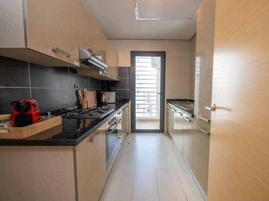 Sophisticated 3BR with Ample Space & Top Amenities