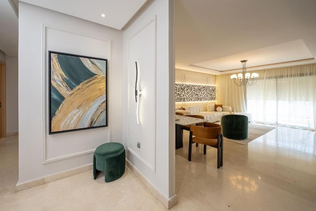 Sophisticated 3BR with Ample Space & Top Amenities