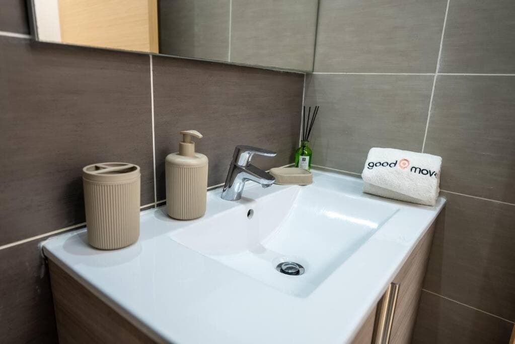 Sophisticated 3BR with Ample Space & Top Amenities