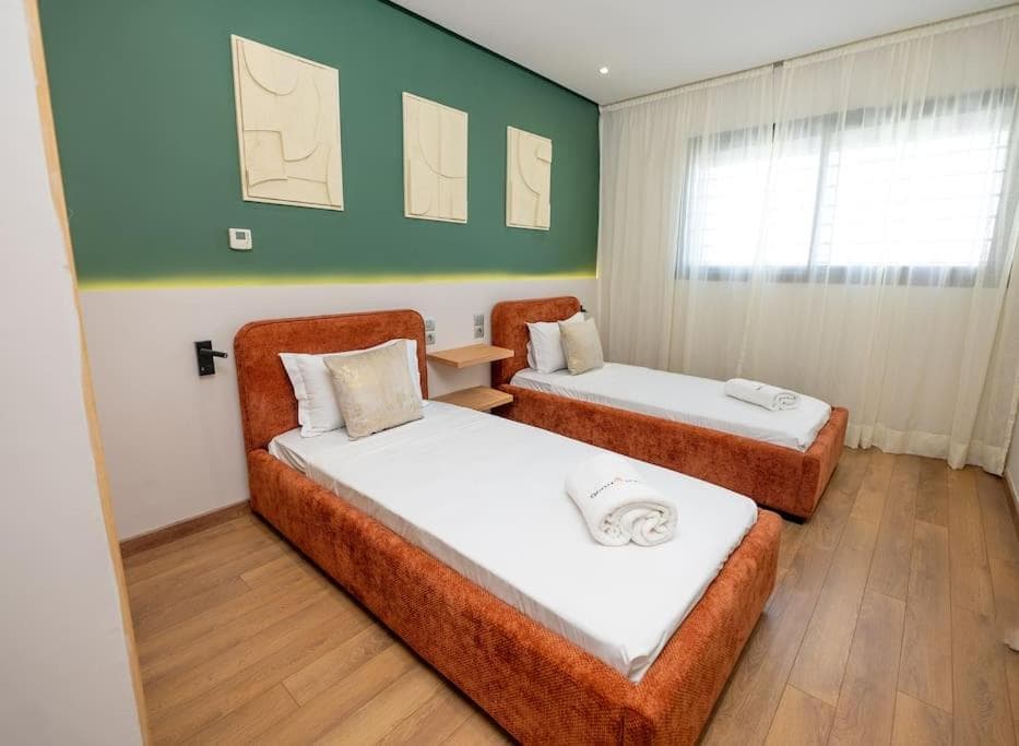 Sophisticated 3BR with Ample Space & Top Amenities