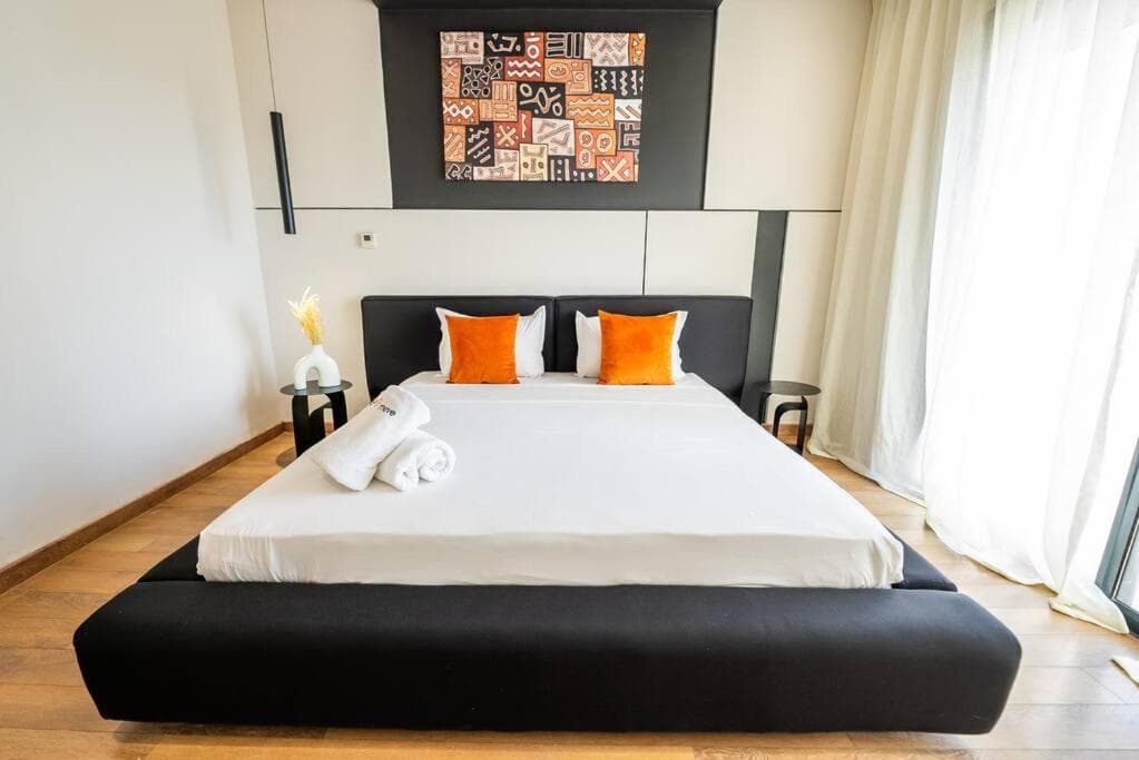 Sophisticated 3BR with Ample Space & Top Amenities