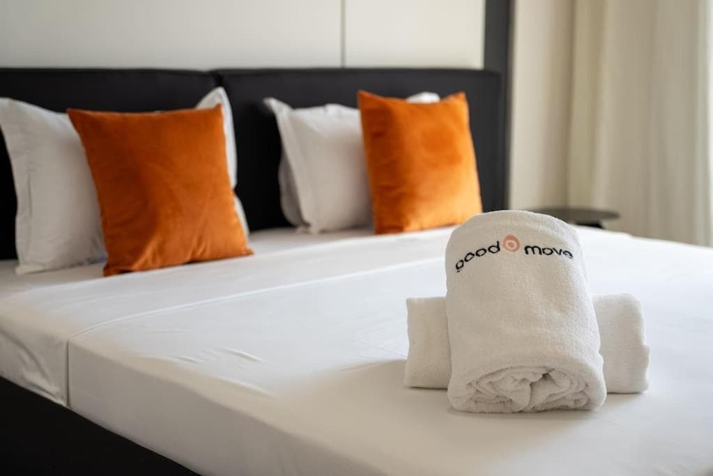 Sophisticated 3BR with Ample Space & Top Amenities