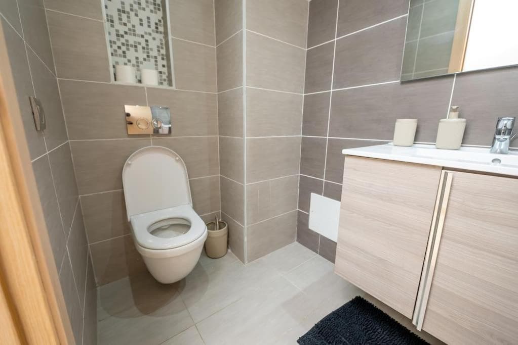 Sophisticated 3BR with Ample Space & Top Amenities