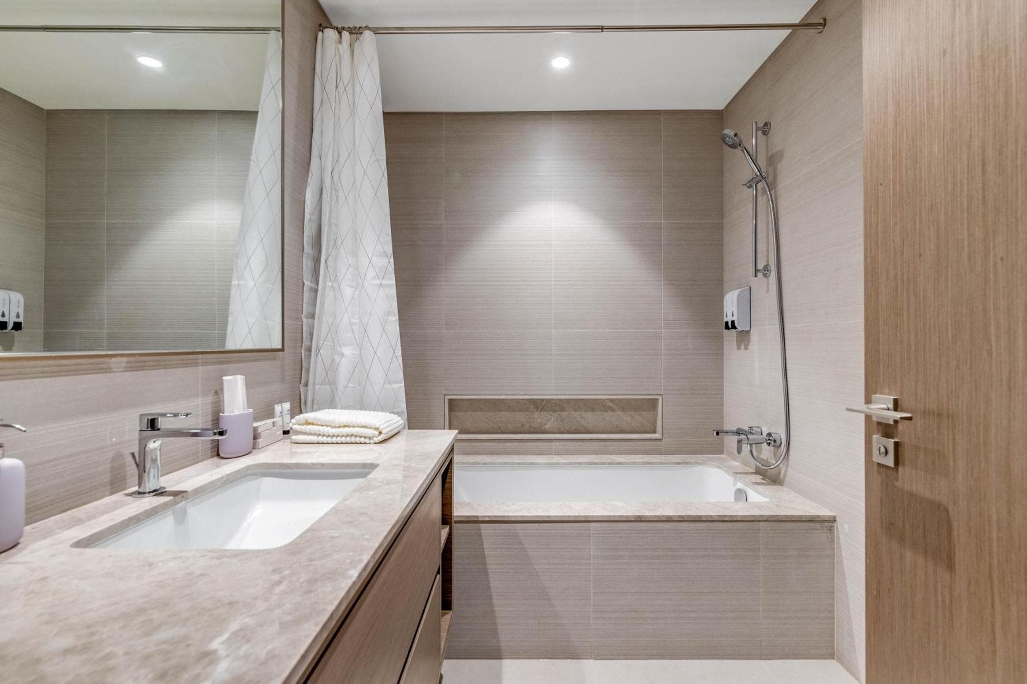 Knokey Luxury 1BR Apartments - 5 min walk to Burj Khalifa & Dubai Mall & Dubai Fountain