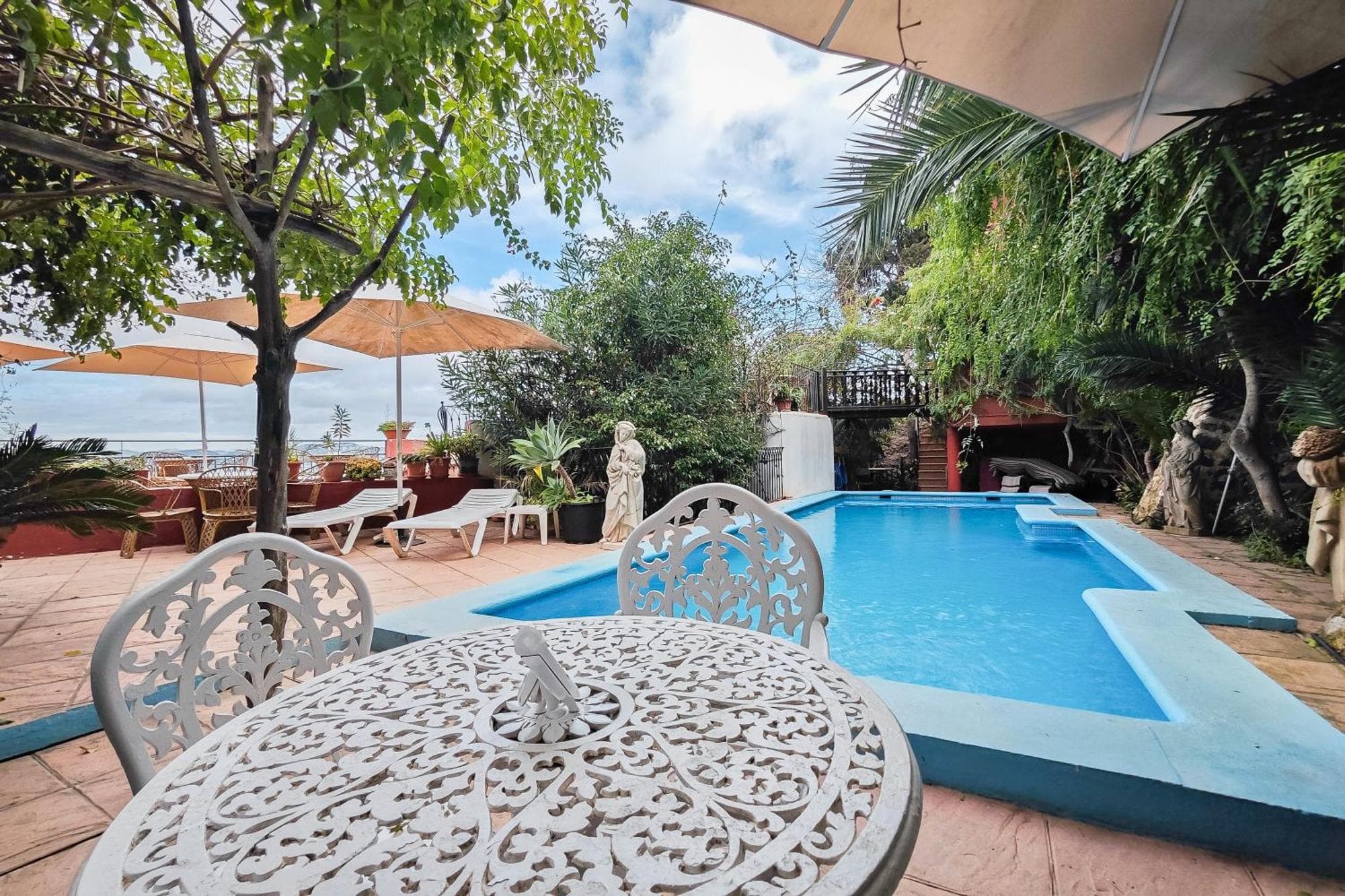 Navila Estudio en la piscina, 