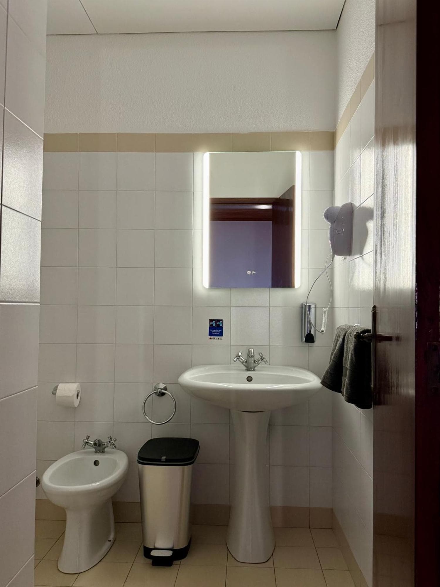 Habitación con estacionamiento y baño privado, 