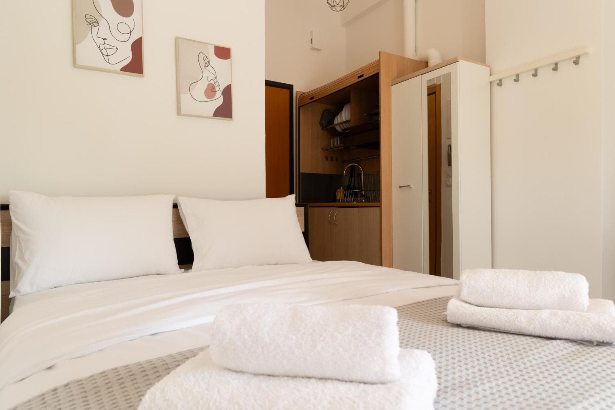 SKG City View Studio #2, 