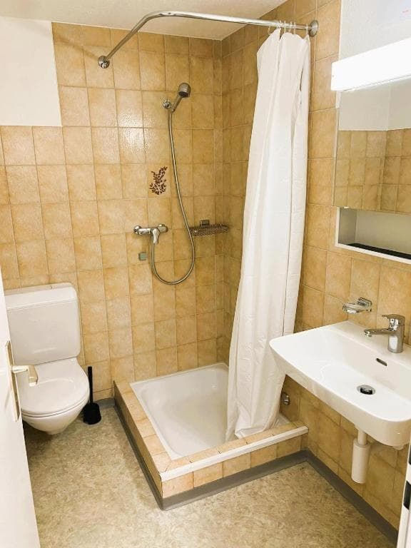 Zurich City Center Apartments next to Zurich HB Main Train Station LA - Self Checkin