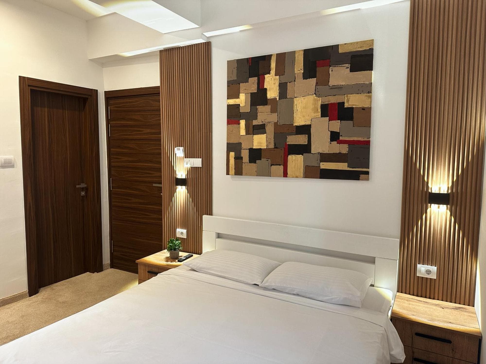 Hillside Garden by Sienna, 