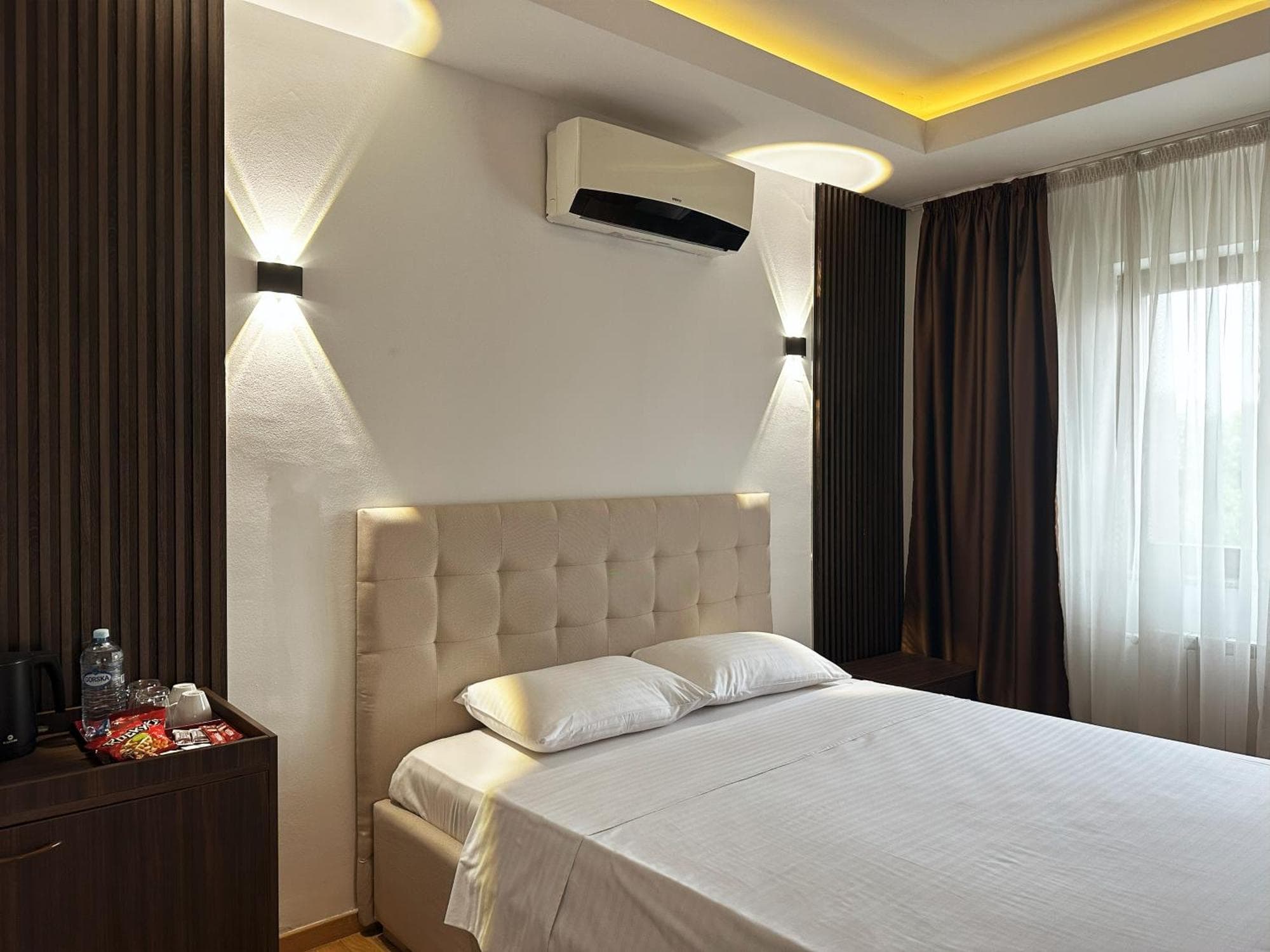 Hillside Garden by Sienna, 