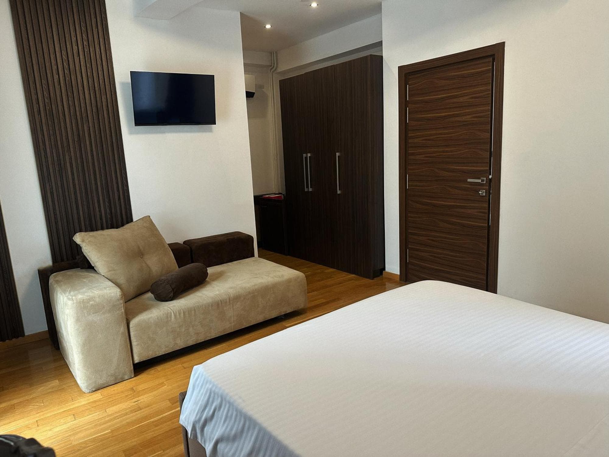 Hillside Garden by Sienna, 