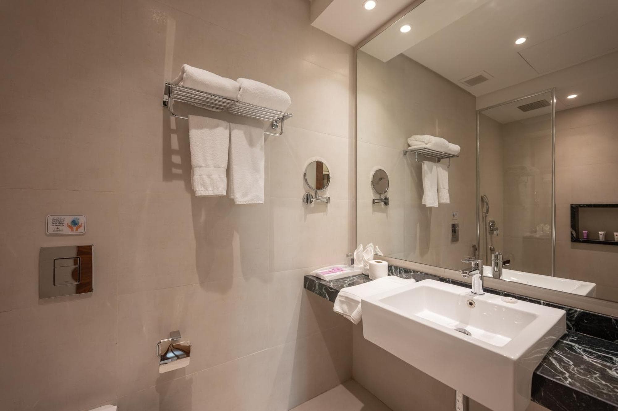 Weekend Hotel Sari