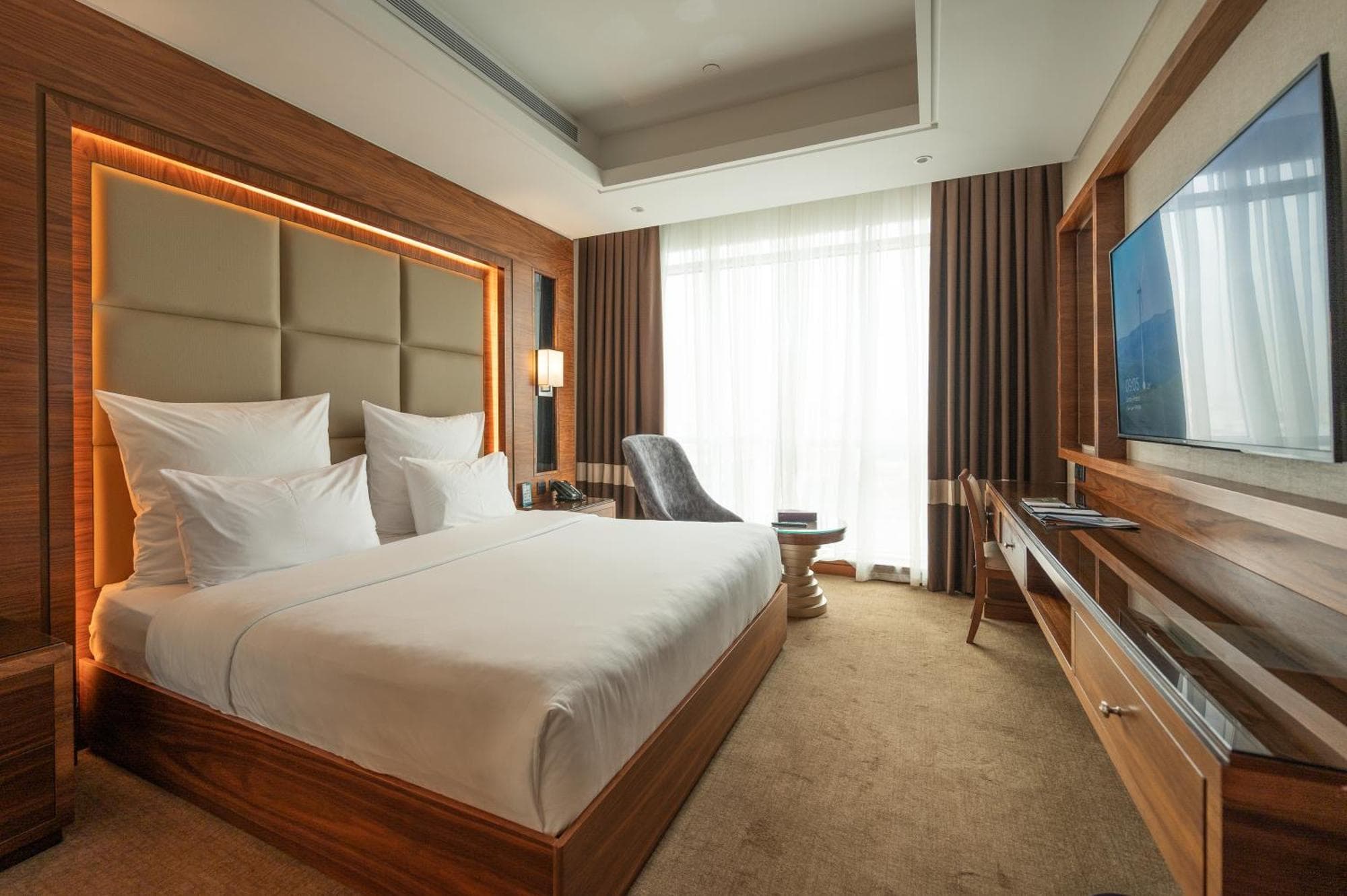 Weekend Hotel Sari