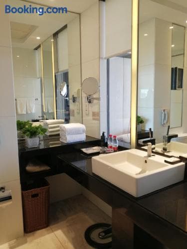 Jinling Hotel Beijing, 