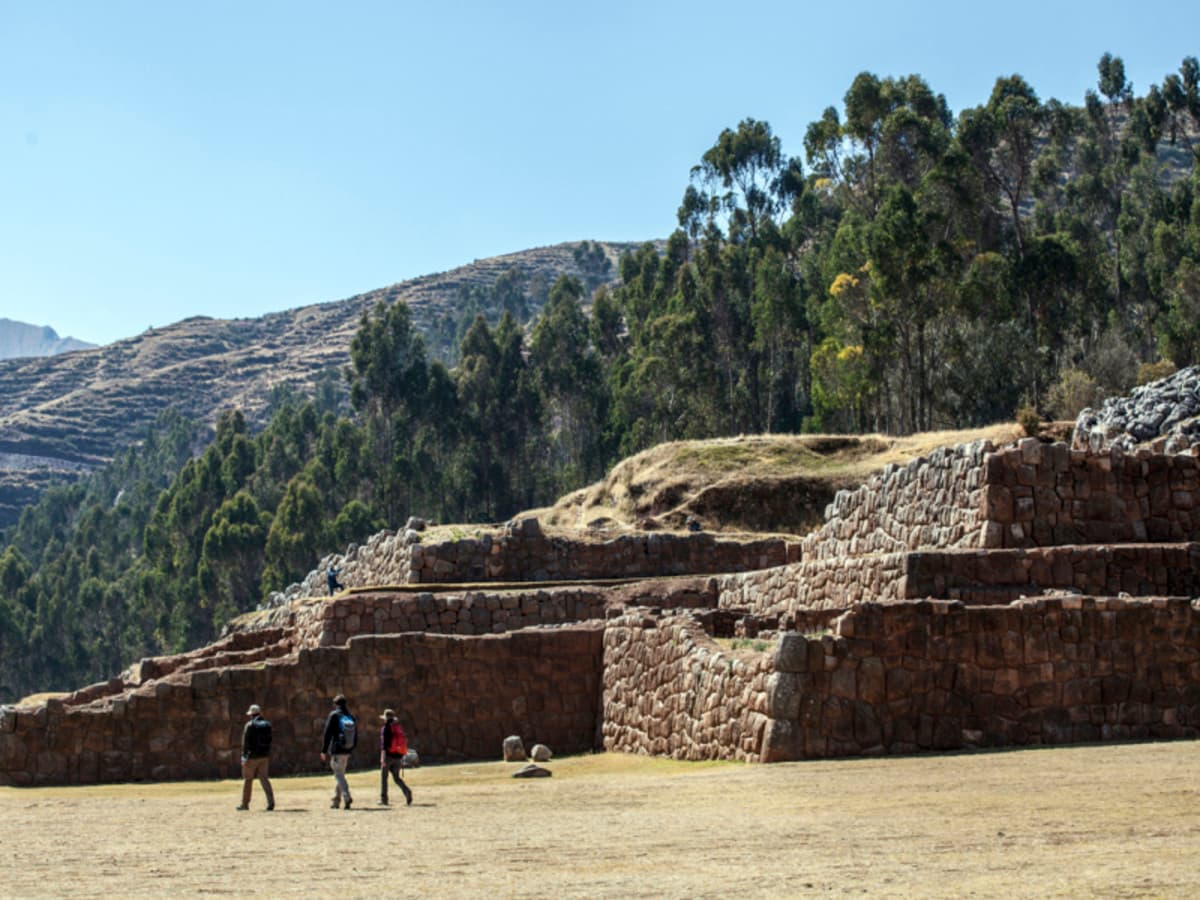 2-Day Private Sacred Valley Experience: Waterfall, Hummingbirds & Chinchero