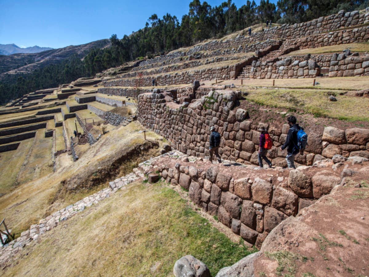 2-Day Private Sacred Valley Experience: Waterfall, Hummingbirds & Chinchero