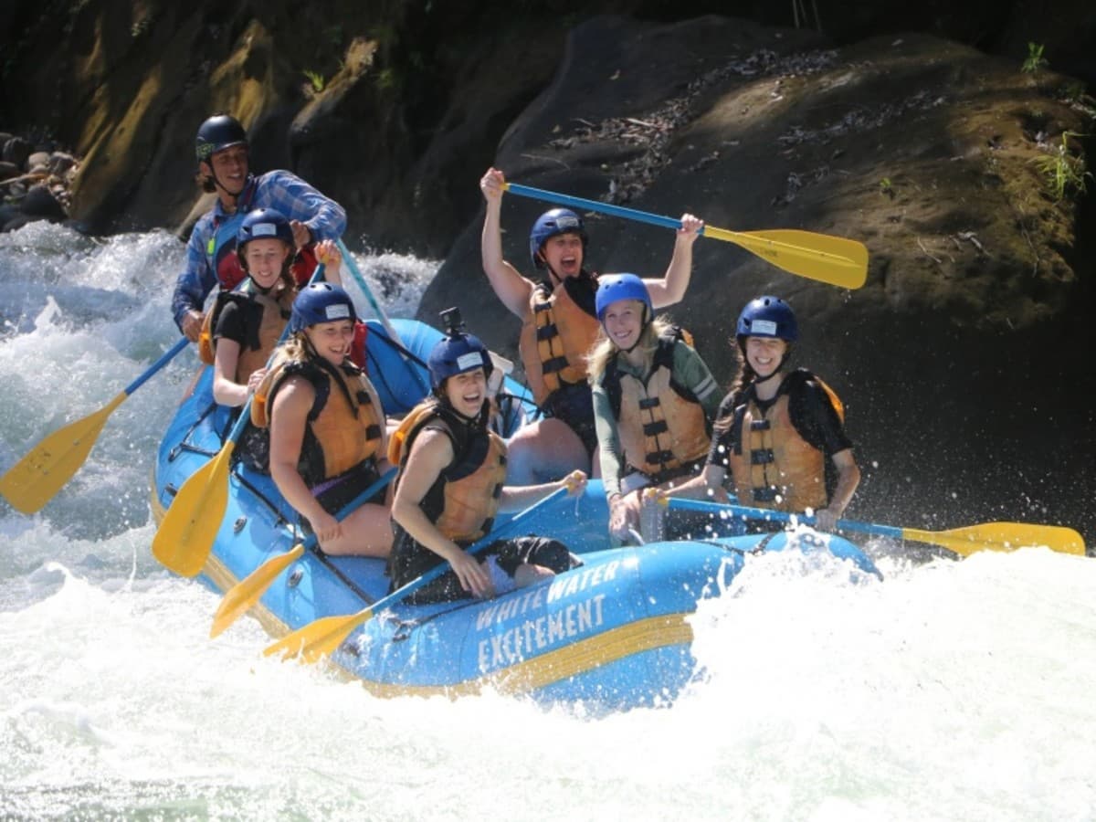 Canotaje de 2 días en aguas bravas en Pacuare