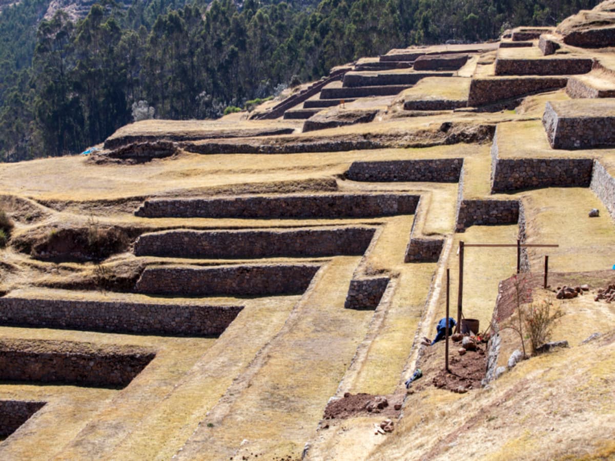 2-Day Private Sacred Valley Experience: Waterfall, Hummingbirds & Chinchero