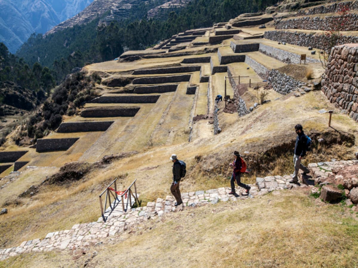 2-Day Private Sacred Valley Experience: Waterfall, Hummingbirds & Chinchero
