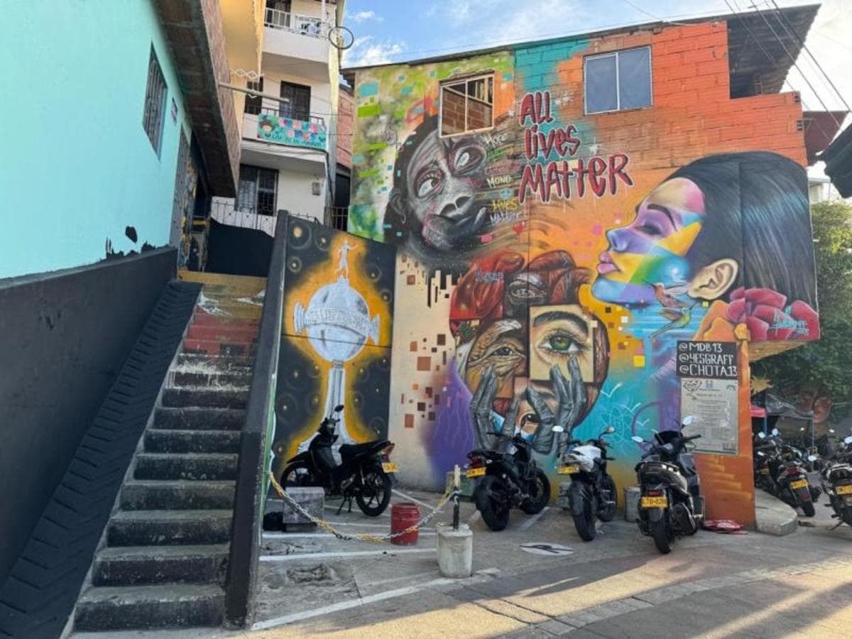 2-Day Private Medellín Cultural Experience: From Coffee Traditions to Urban Beats